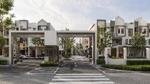3Storey Rumah Bandar FREEHOLD 🔥5ROOM 4BATH (ZERO BOOKING &DEPOSIT) ✅ 1