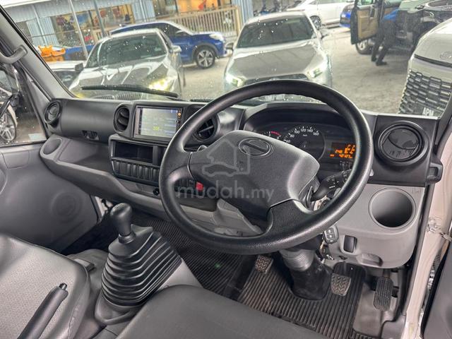 2022 Hino XZU600R Curtain Side 10 Kaki Boleh Loan - photo 4 of 6
