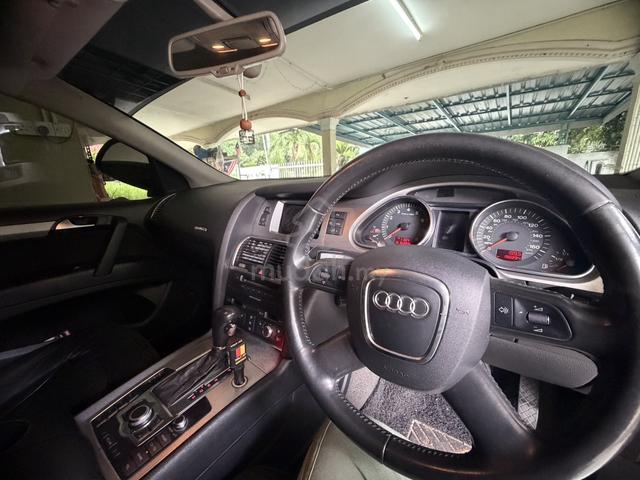 Audi Q7 Engine V8 , 2007 . Petrol 7 Seater - 4