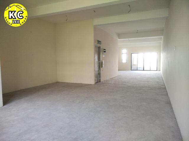 Facing Main Road Ground Floor &1st Floor For Rent @ Bandar Perda 3