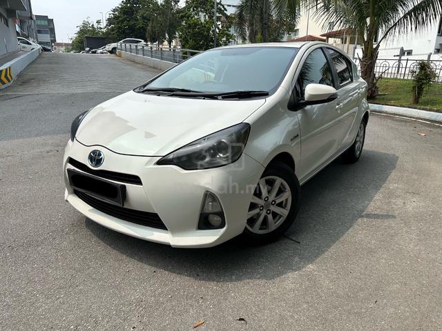 2013 Toyota PRIUS C 1.5 (HYBRID) -3 yrs warranty- - 2