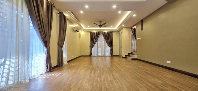 Corner Bukit Citra Nilai Full Renovated 4Bed 4Bath FLoan / Lekas Plus 1
