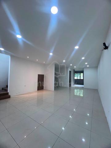 BOXHILL 76 DOUBLE STOREY TERRACE FOR SALE At JALAN PENRISSEN KUCHING 1