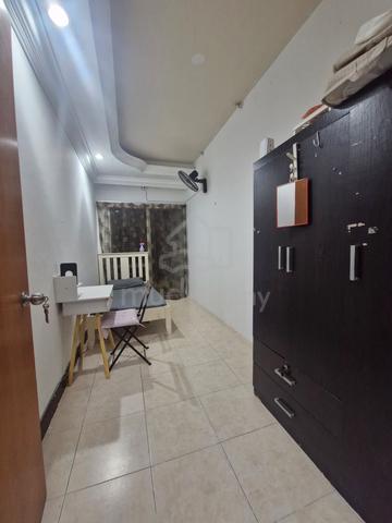 Desa Putra Condo room with balcony 1