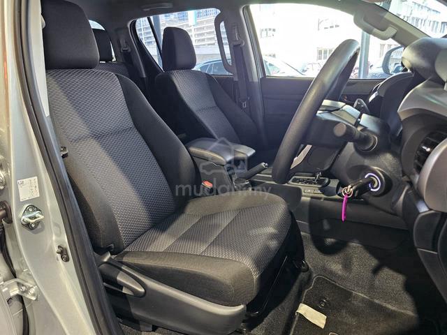 Toyota HILUX 2.4 E AT F/SERVICE 16K UNDER WARANTY - 4