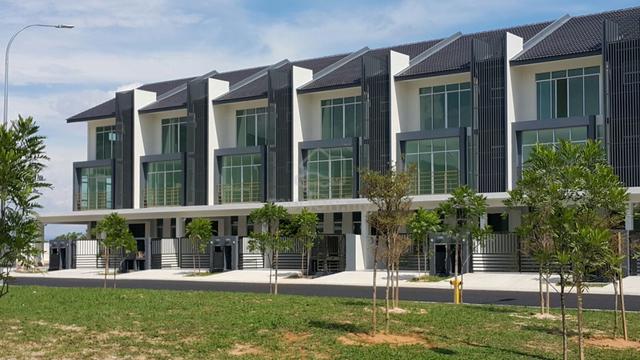 3 Storey terrace Bangi Avenue CHEAPEST near alam sari below market 1
