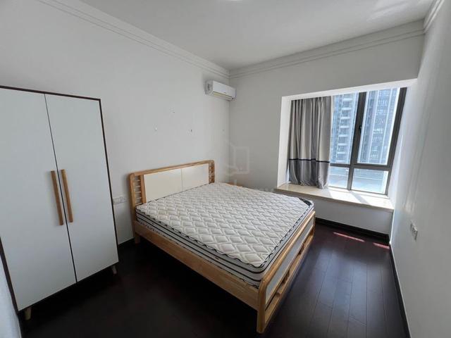 Room Low Deposit 1