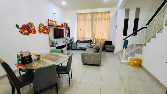 taman seri austin double storey fully furniture guard &gate for rent 1
