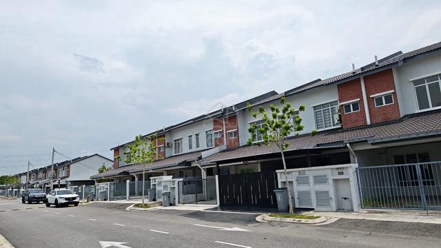 Rumah teres 2 tingkat di Iringan Bayu, Seremban, Negeri Sembilan 1