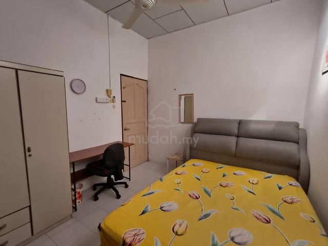 Female Single Room Near HSNI Batu Pahat For Rent 1