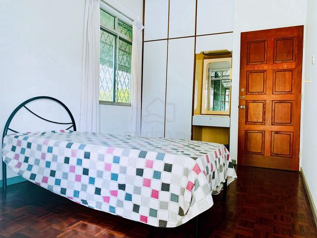 Room opposite vivacity/ Near Swinburne, Tabuan, King Centre. 1
