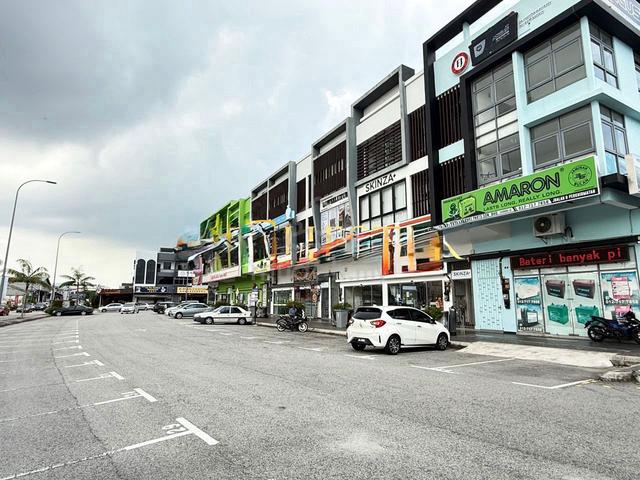 3 Storey Shop Office Versis Batu Pahat with Tenancy 1