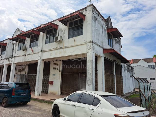 SEMAMBU Big Corner Warehouse with office 1