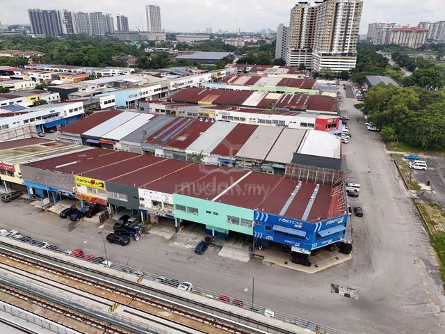 U1 Glenmarie Hicom industrial  Park 1.5 storey factory for rent. 1