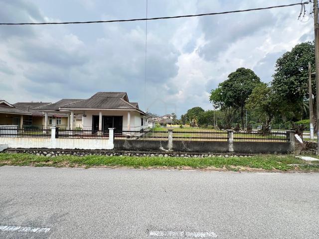 Corner Bungalow [10,000sf] Teluki Bungalow Bukit Sentosa Rawang 1