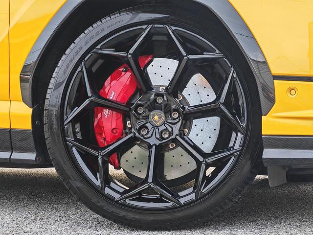 FULL CARBON 2023 Lamborghini URUS 4.0 PERFORMANTE - 3