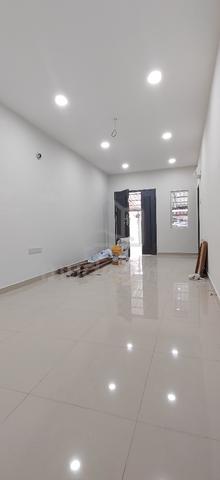 1 storey link renovated house for sale near Parkson Parade klang 1