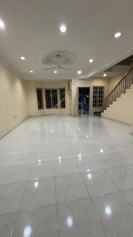 DOUBLE STOREY Berdekatan/Belakang Banting Town 1