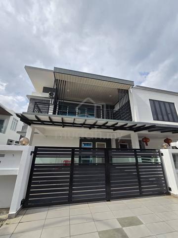 Part Furnished 2 Storey Semi D Kiara 1, Taman Austin Heights, Johor 1