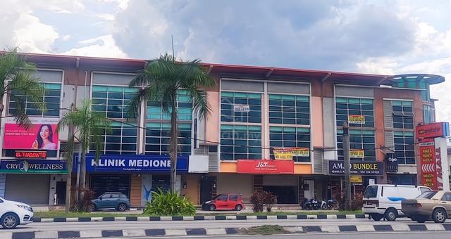 Tawas Idaman, Tasek, Ipoh, Facing Main Road For RENT  1