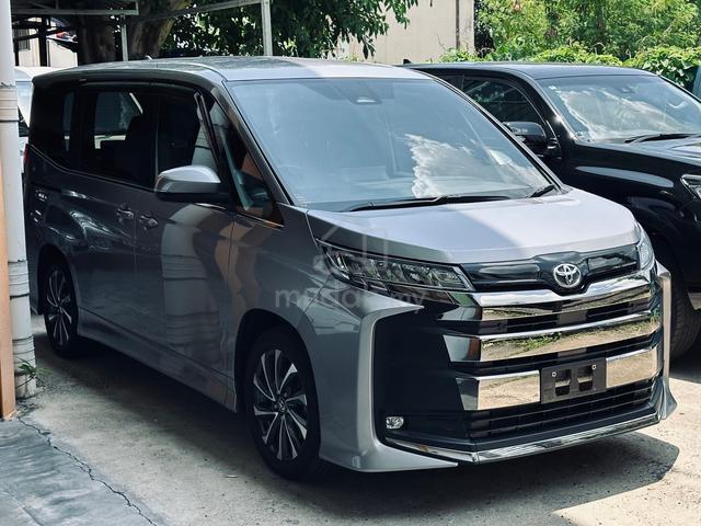 2022 Light Grey 7 Seaters Toyota NOAH 2.0 SZ - 1