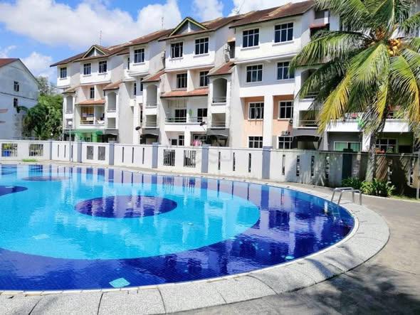 Summer Park Townhouse @ Seri Alam 1