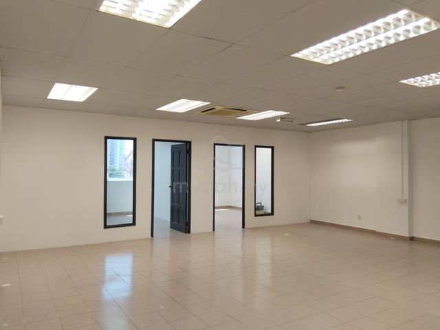 Diamond Square 979sqft 3 Aircon 2 partition room tiles flooring 4 lift 1