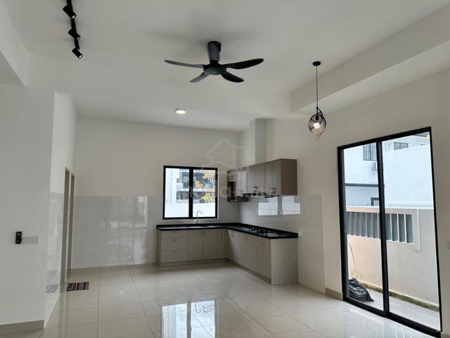 [sewa] Good Unit W Kitchen Cabinet Terraced House At Rimbayu Robin 1