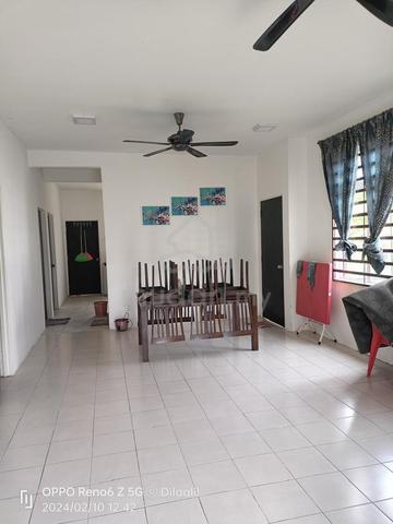 Bilik Sewa Gambang 1