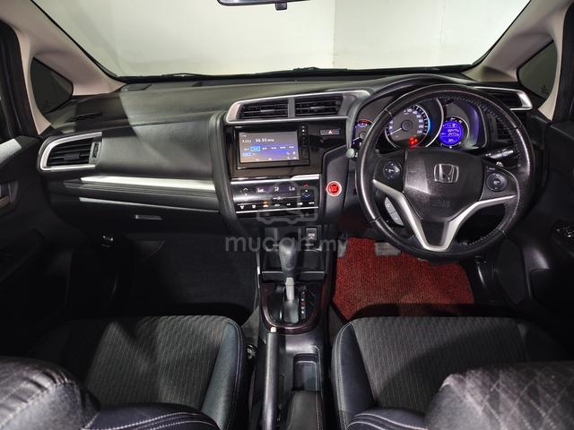 2019 Honda Jazz 1.5 V F/Service 1Owner Like New - 3