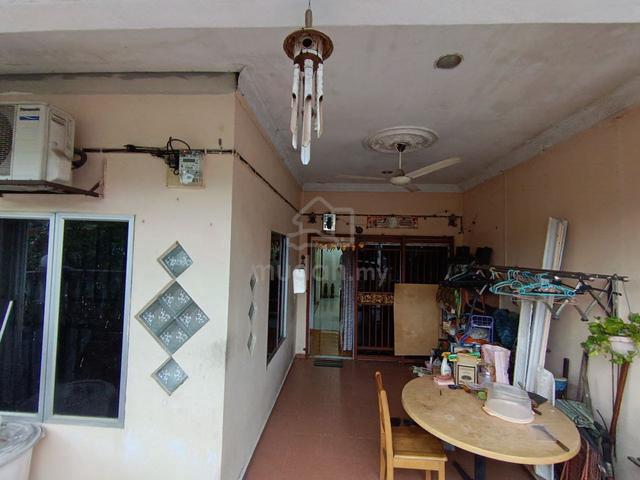 Partially Furnished. 1-Storey Terrace. Seksyen 17, Shah Alam For Sale 1