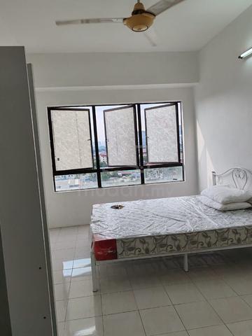 1 MASTER ROOM with 1 car park at Vista Millennium, Puchong Perdana 1