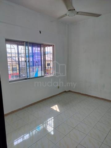 Putra Ria Apartment (Seri Kembangan) 1
