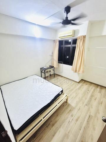 Middle Room Georgetown All Female Unit near Komtar Macallum Ready Now 1