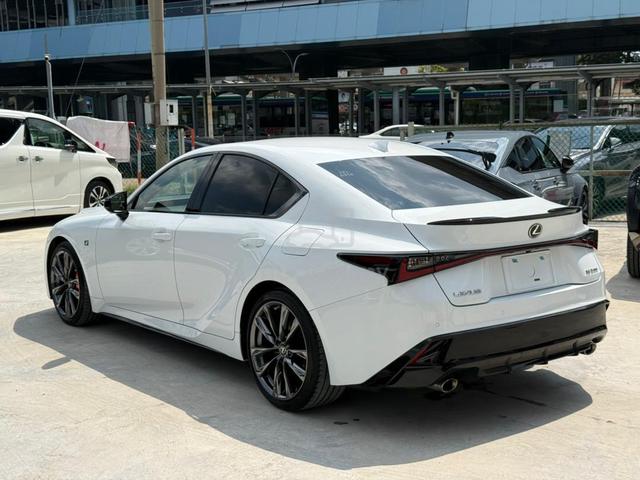 2022 Lexus IS300 2.0 F-SPORT ( Mode Glitter) - 2