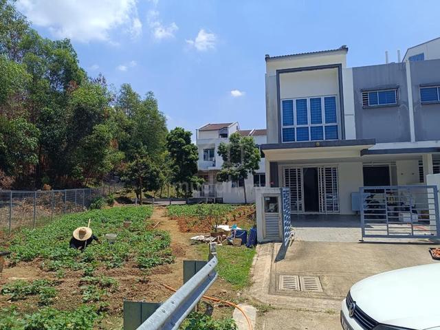 Non Bumi Lot | Freehold | 22x70| End Lot Double Storey @ Kajang 2 1