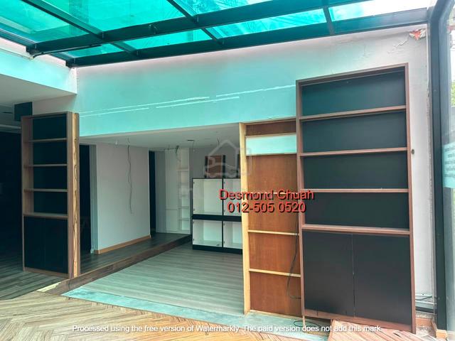 2.5 Storey Semi Detached Shophouse For Rent At Tanjung Tokong 1