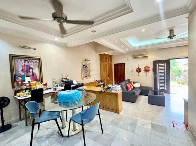 Below RM800k - Renovated 2 Storey Terrace (22'x85') @ BUKIT JELUTONG 1