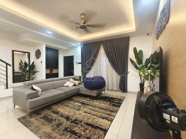 NICELY RENOVATED 2 Storey Bukit Rahman Putra Sungai Buloh 1