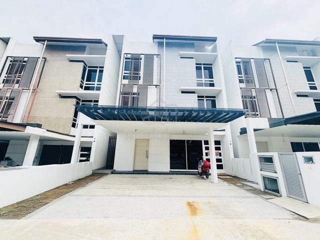 REFURBISHED 2.5 Storey Hyperlink Duta Villa, Presint 14, Putrajaya 1