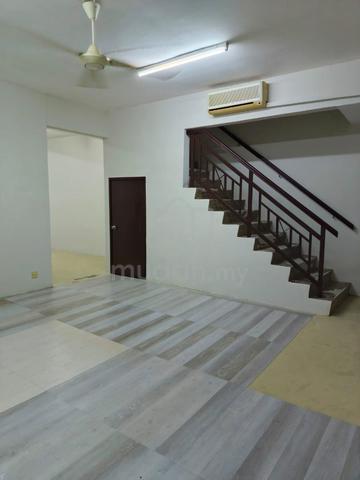 Rumah teres 2 tingkat di Taman Merak Mas untuk KEMASUKAN SEGERA! 1