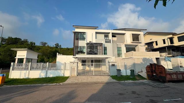 Nusa Idaman 5 Double Half Storey Semi Detached Corner House 1