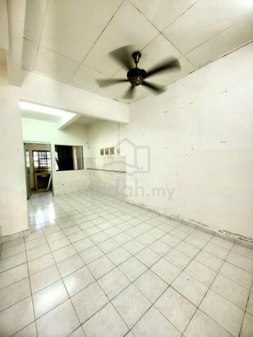 Not Furnished 1.5 Storey Terrace House at Jalan Bayu, Seri Alam 1
