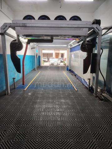 Basic shop lot in Strand Mall Sunway Damansara 1