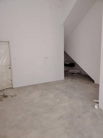 Triple Storey Shoplot For Rent At Vervea Simpang Ampat With Lift 1
