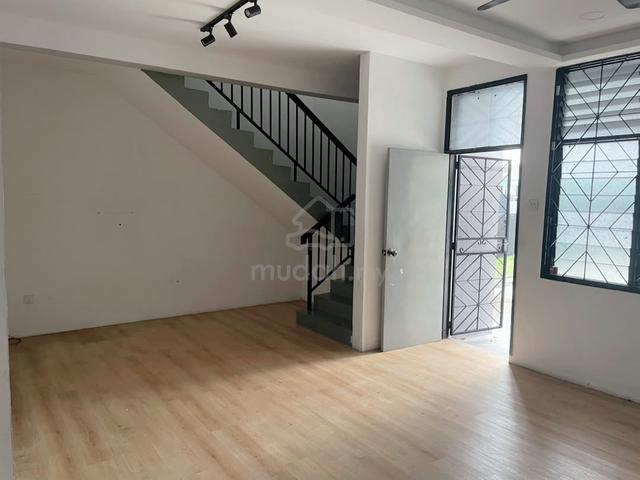 Johor Jaya Double Storey 4 Bed Partially / Lower Price / JB 1