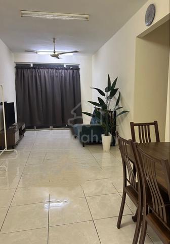 Middle room for rent 1