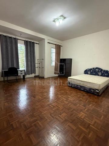 Master bedroom at Uni Garden Kota Samarahan 1