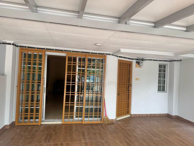 Partly Furnished Taman Putra Prima Puchong 1