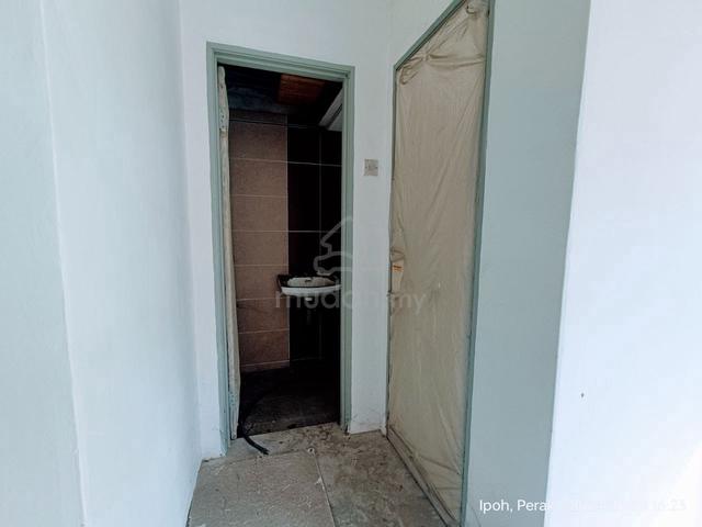 181 3 Storey Shop-Office at Station 18, Ipoh 1